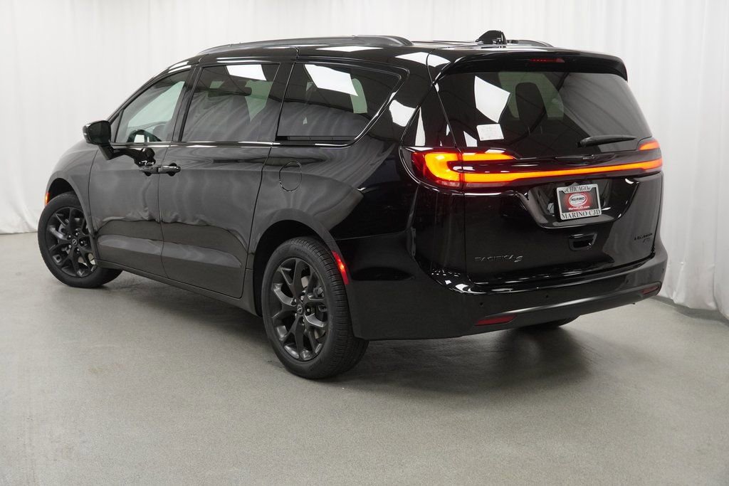 New 2026 Chrysler Pacifica Limited w/ S Appearance Package image 13