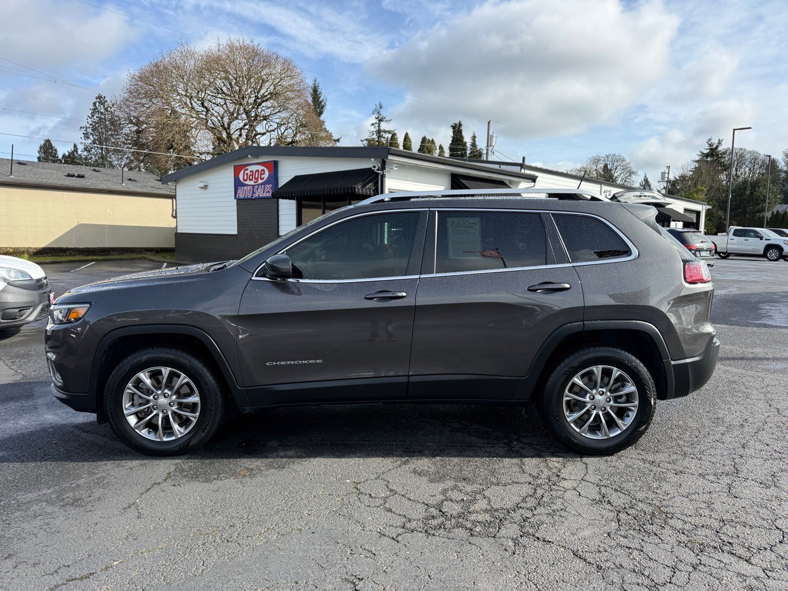 Used 2019 Jeep Cherokee Latitude Plus w/ Comfort/Convenience Group image 5