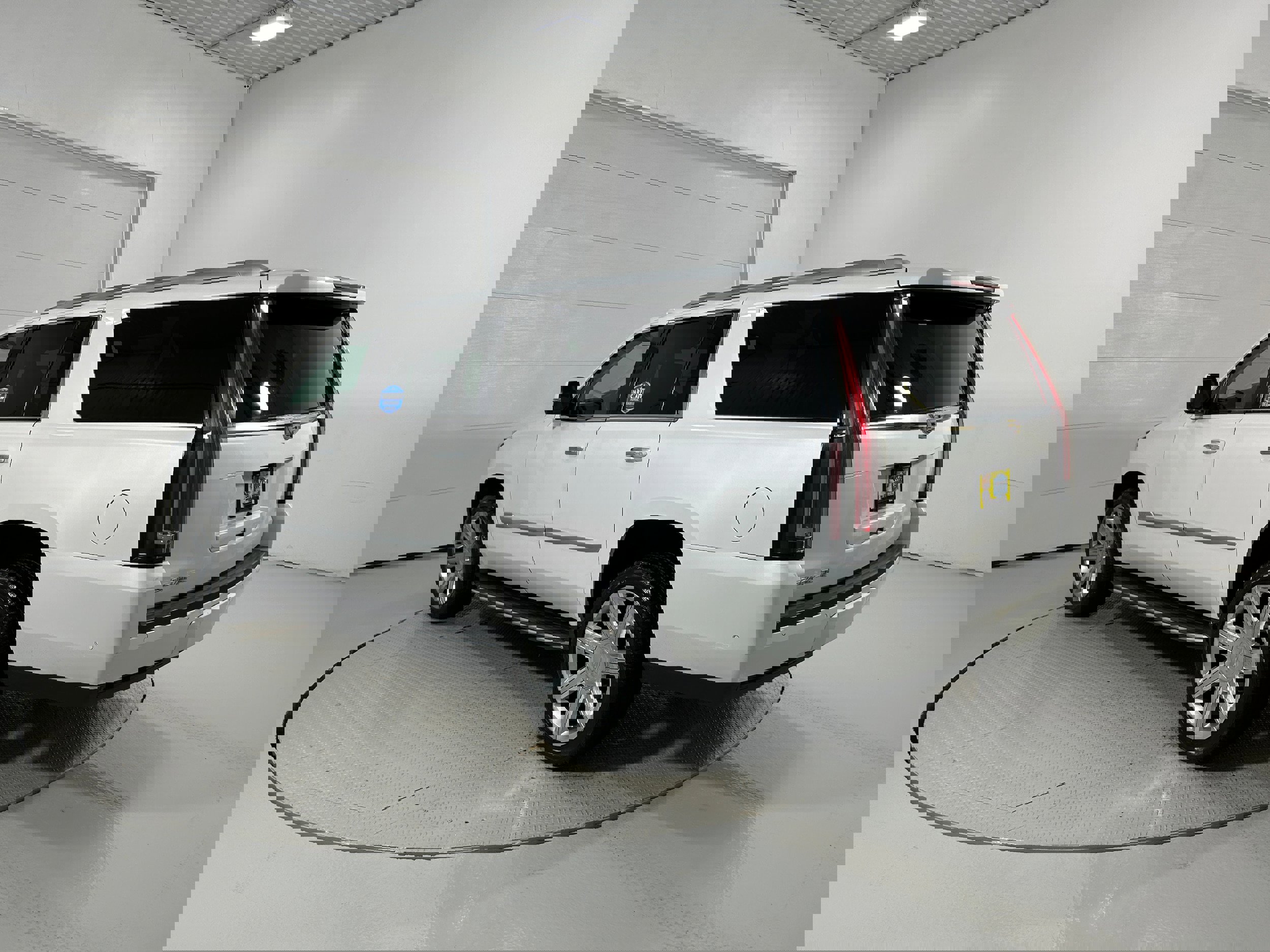 Used 2020 Cadillac Escalade ESV Premium Luxury image 23