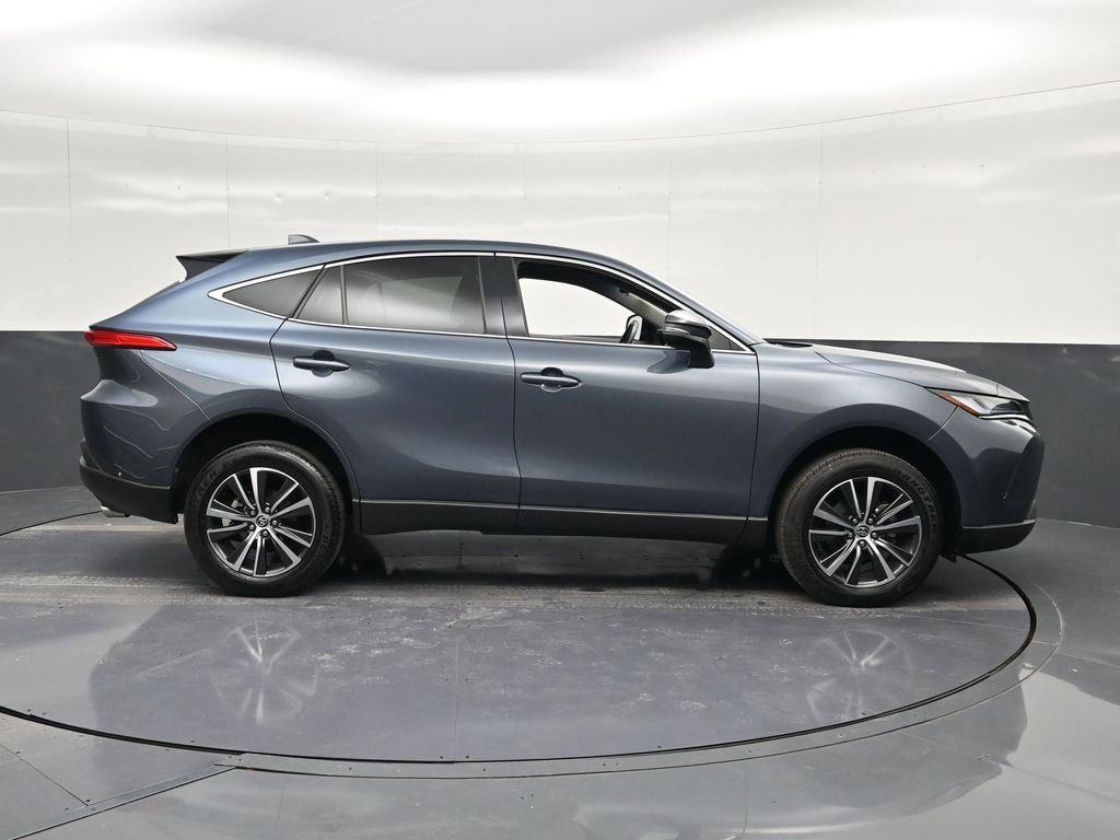 Used 2023 Toyota Venza LE image 4