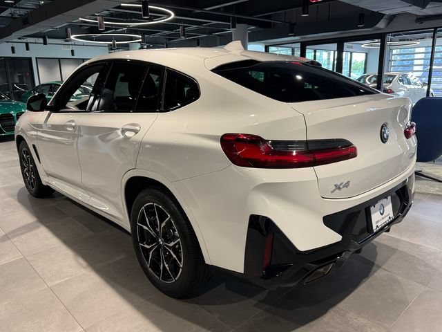 Used 2024 BMW X4 xDrive30i w/ M Sport Package AWD/4WD image 6