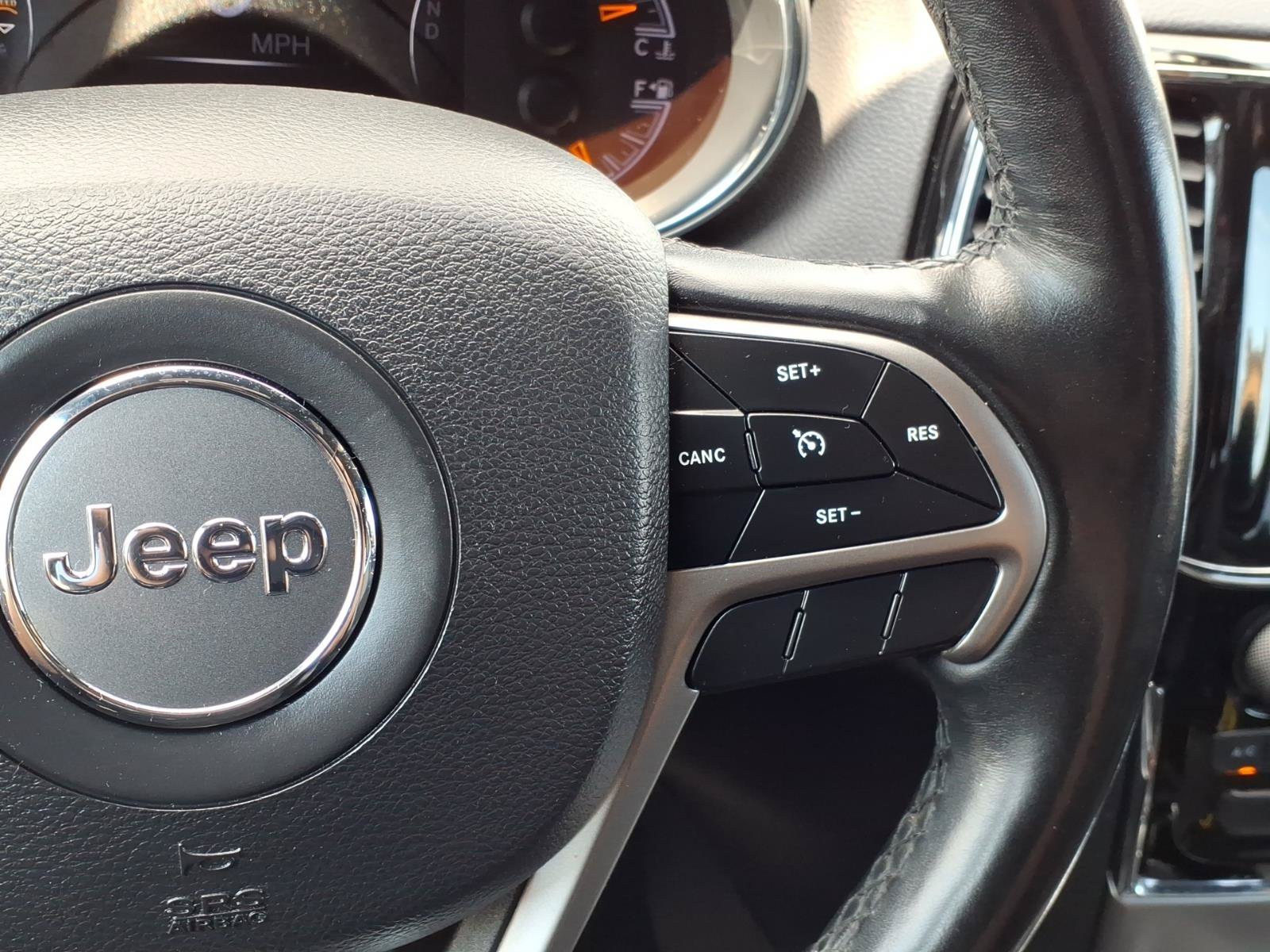 Used 2020 Jeep Grand Cherokee Altitude AWD/4WD image 21