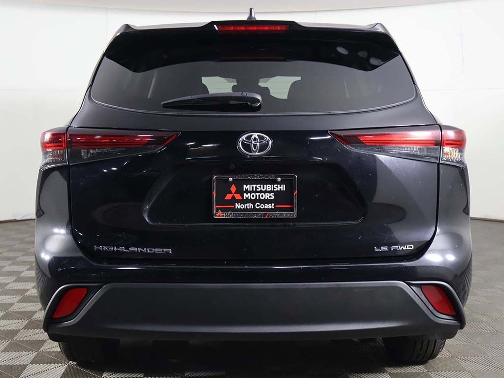 Used 2024 Toyota Highlander LE image 11