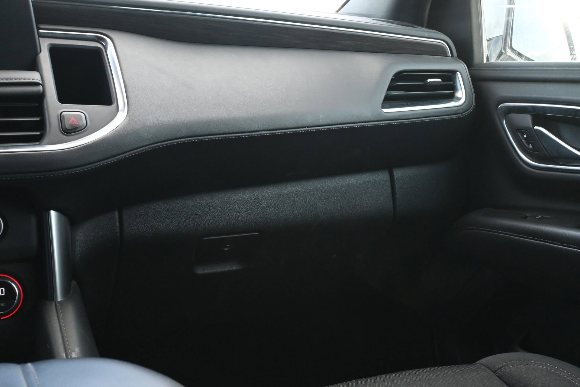 Used 2023 Chevrolet Suburban LS w/ Driver Alert Package RWD image 8