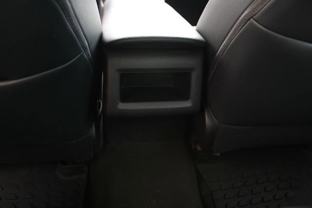 Used 2019 Toyota Camry SE w/ Sunroof Package image 24