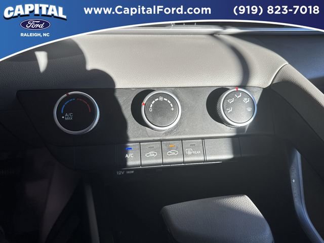 Used 2024 Hyundai Elantra SE image 28