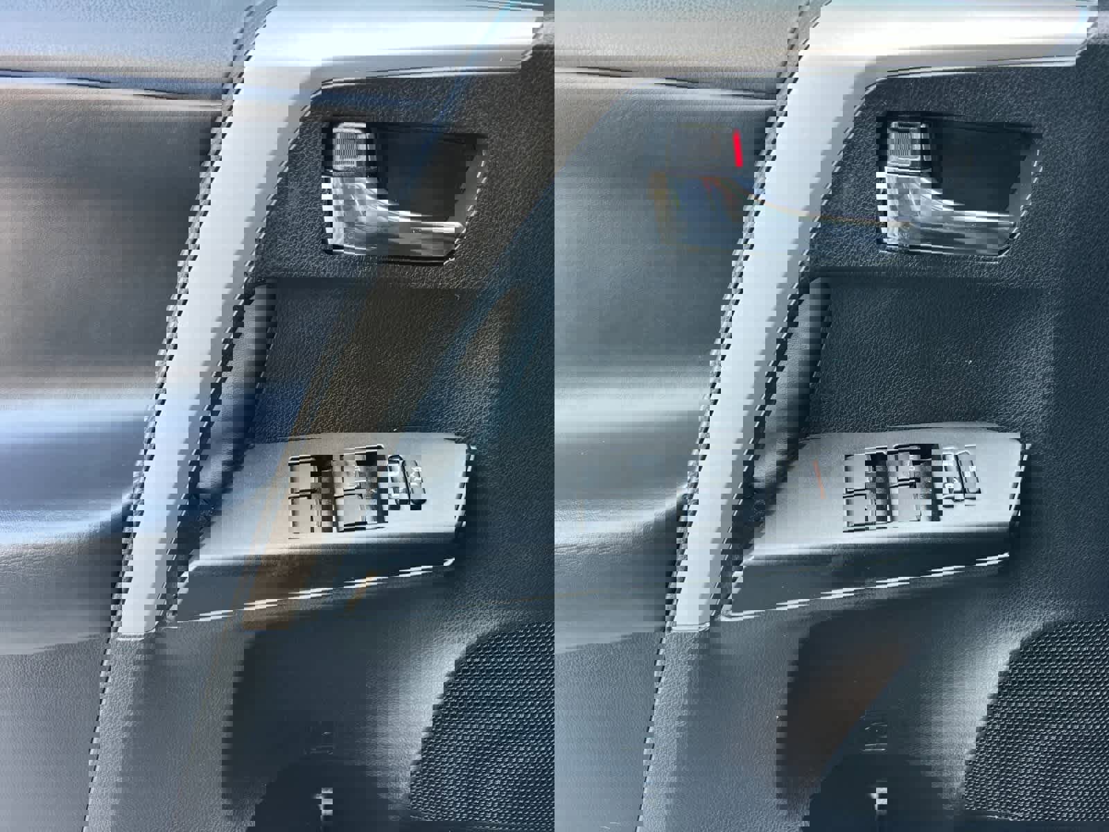 Used 2018 Toyota RAV4 XLE image 12