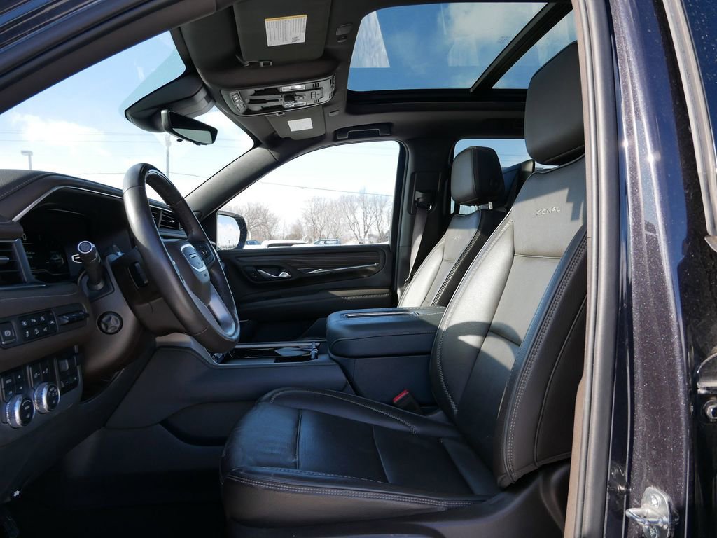 Used 2024 GMC Yukon Denali w/ Denali Reserve Package image 11