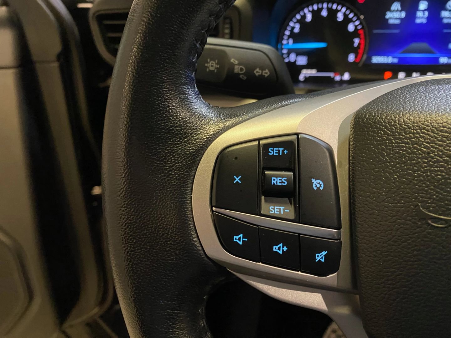 Used 2023 Ford Explorer XLT image 18