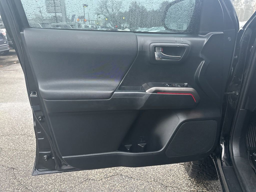 Used 2018 Toyota Tacoma TRD Sport w/ Technology Package image 14