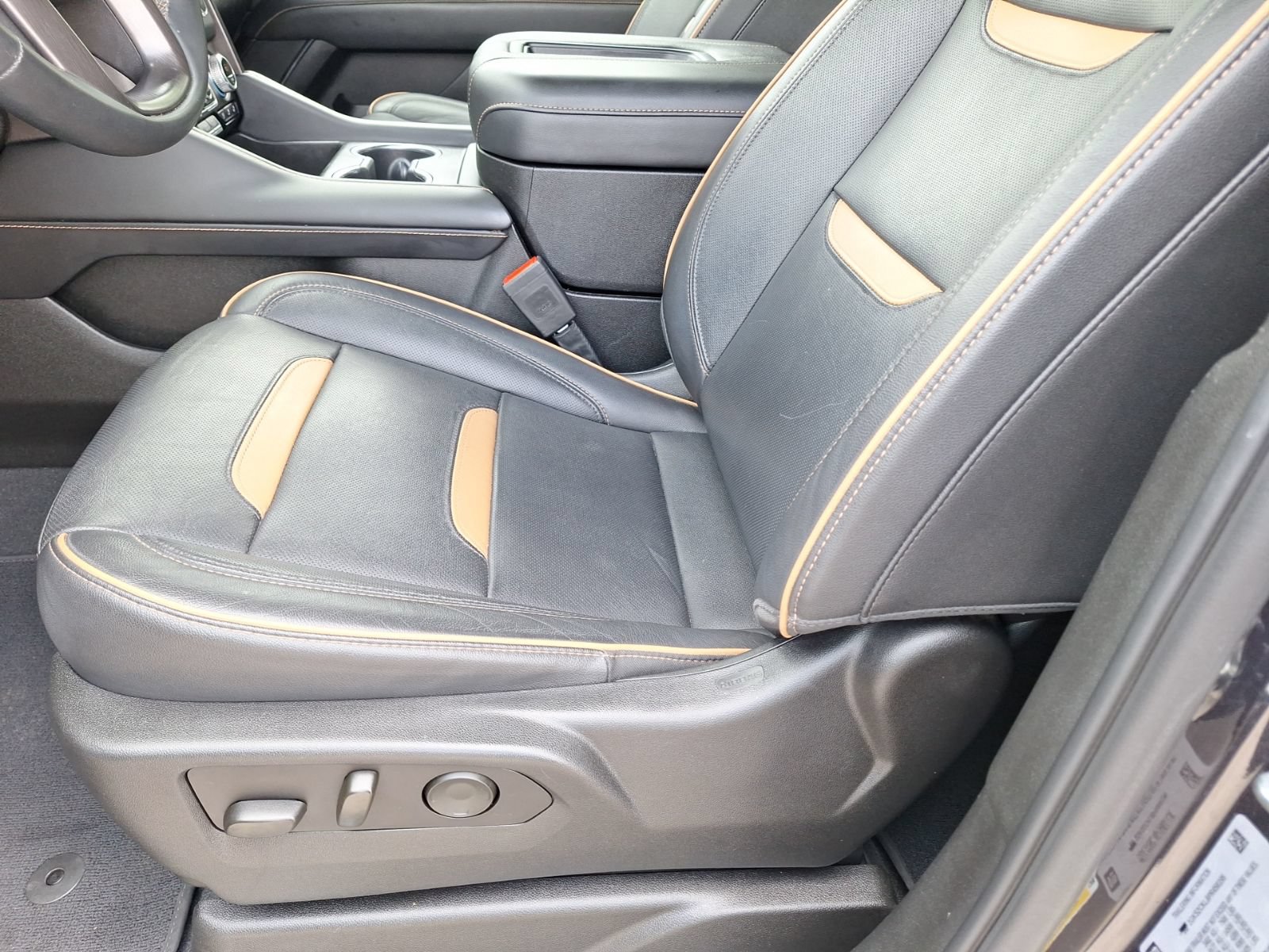 Used 2023 GMC Yukon AT4 w/ AT4 Premium Plus Package AWD/4WD image 18