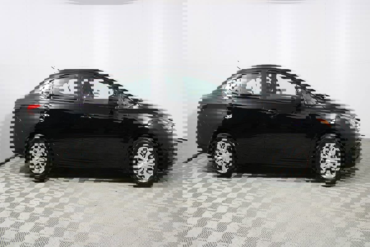 Used 2025 Nissan Versa S w/ Trunk Package image 29