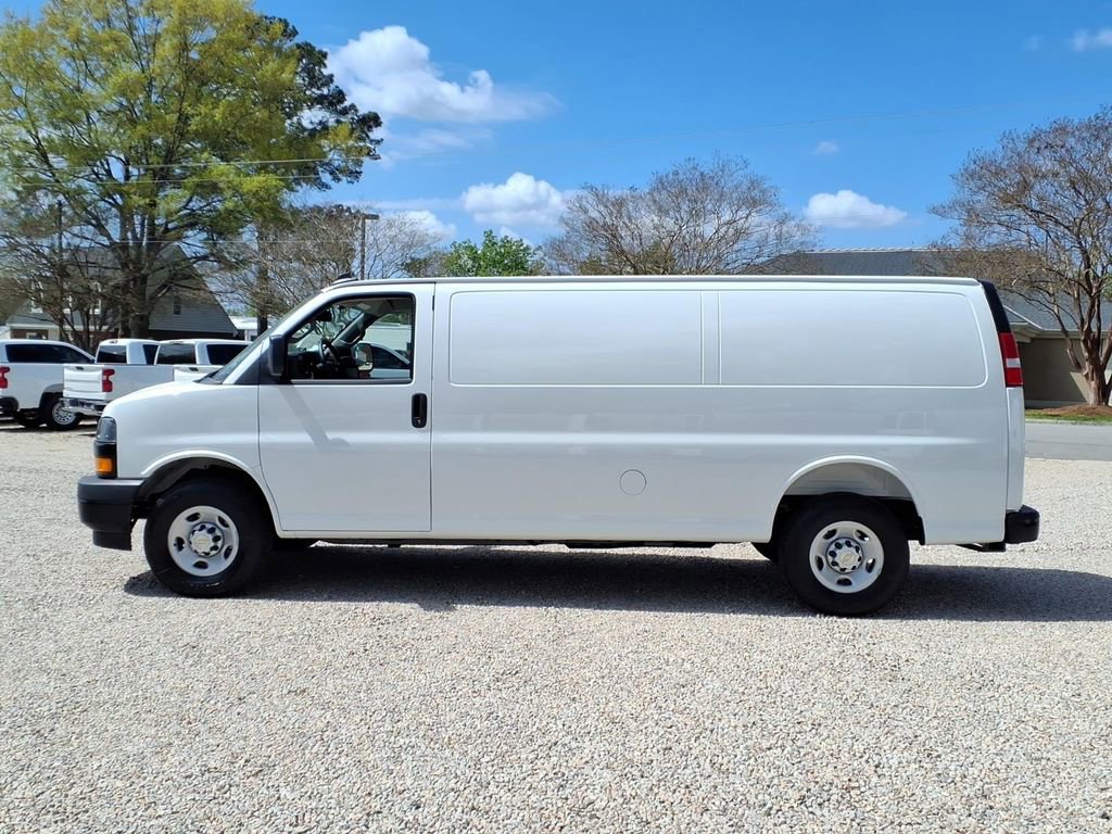 New 2026 Chevrolet Express 2500 Extended w/ Driver Convenience Package RWD image 4