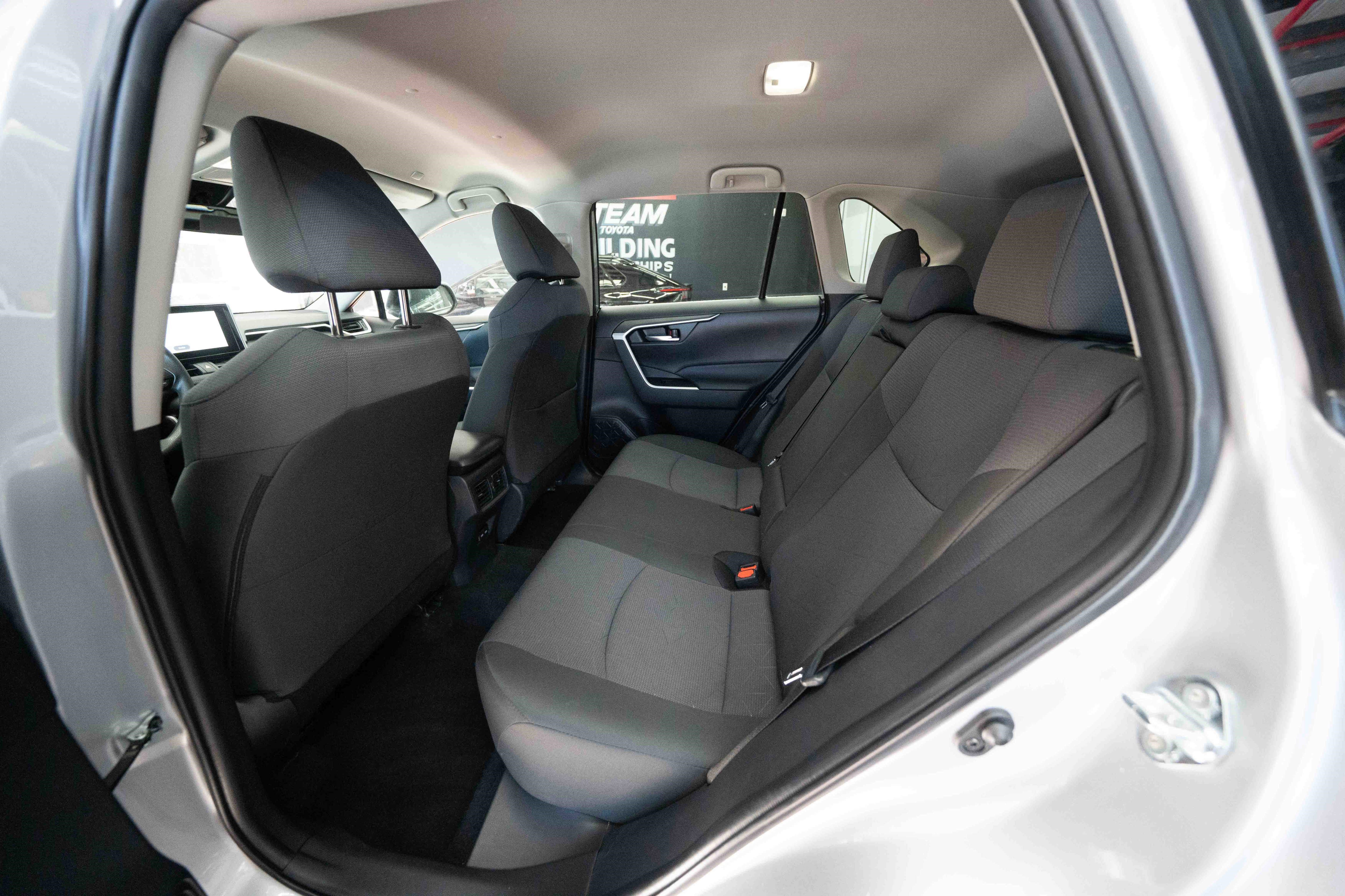 Used 2025 Toyota RAV4 XLE image 23