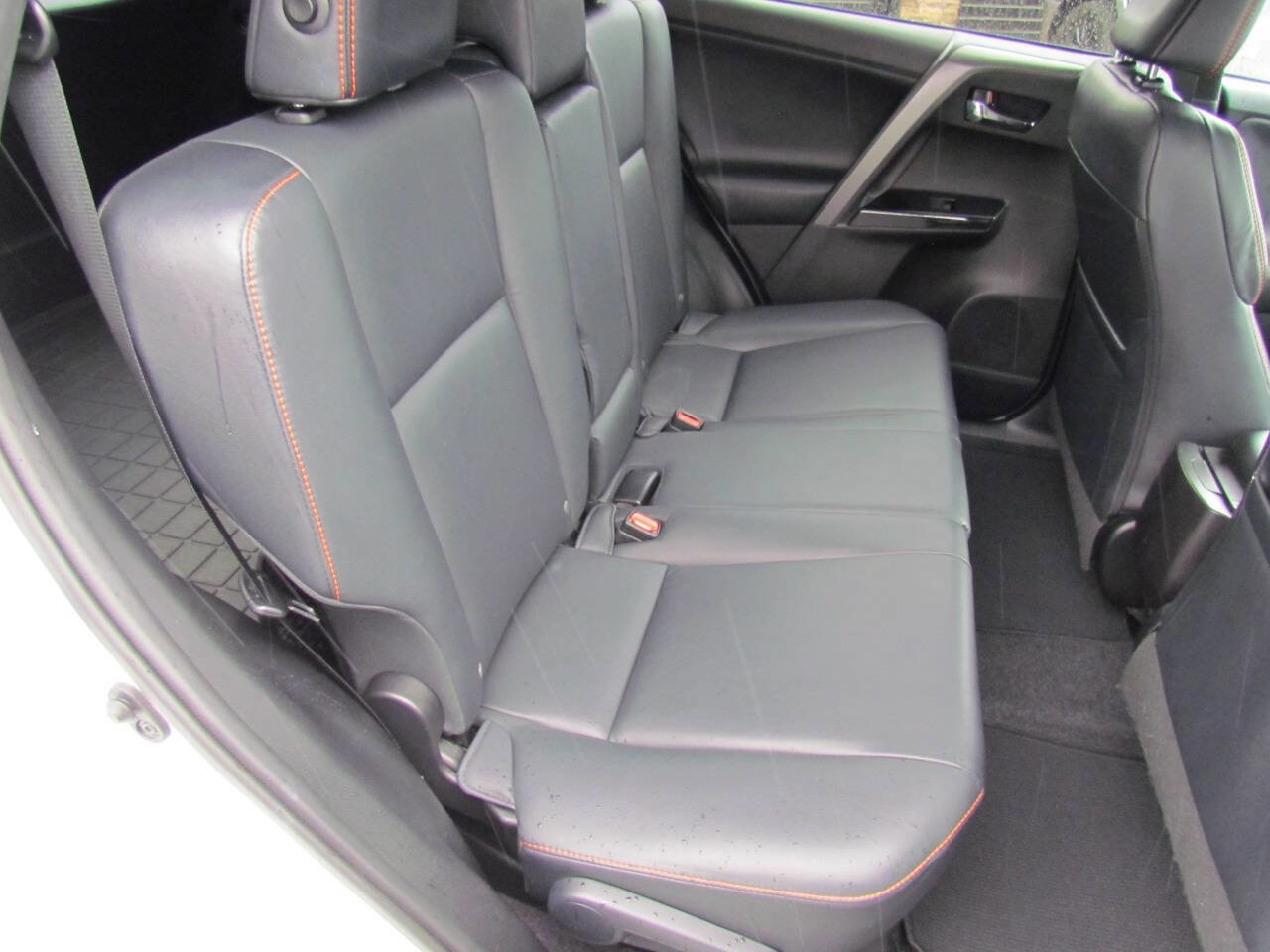 Used 2016 Toyota RAV4 SE image 16
