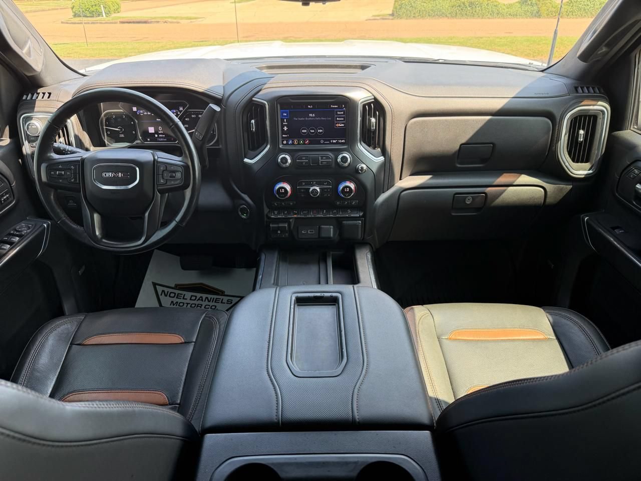 Used 2020 GMC Sierra 2500 AT4 w/ AT4 Premium Package AWD/4WD image 26