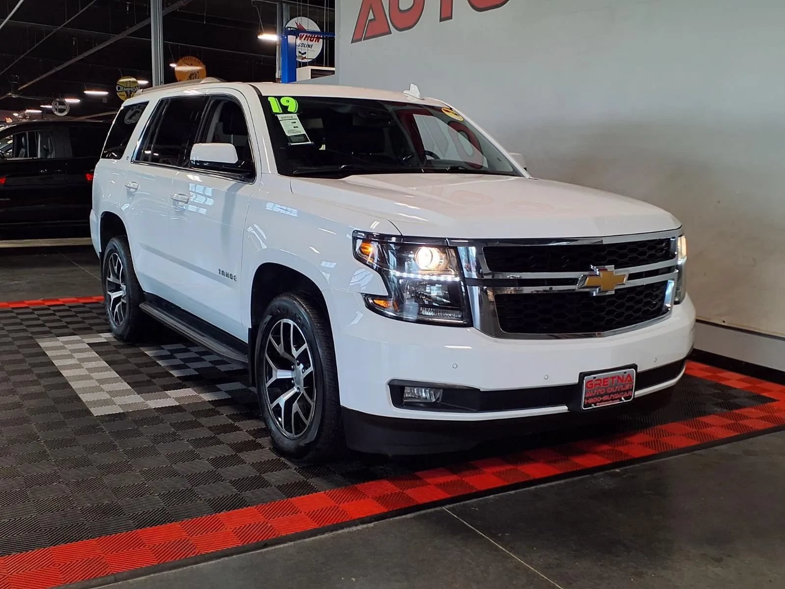 Used 2019 Chevrolet Tahoe LT AWD/4WD image 2
