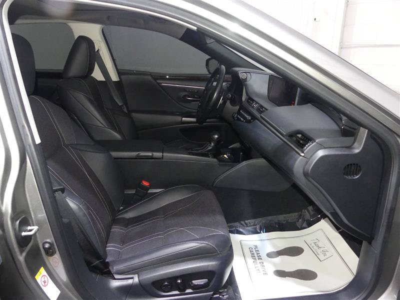 Used 2019 Lexus ES 300h w/ Accessory Package FWD image 23