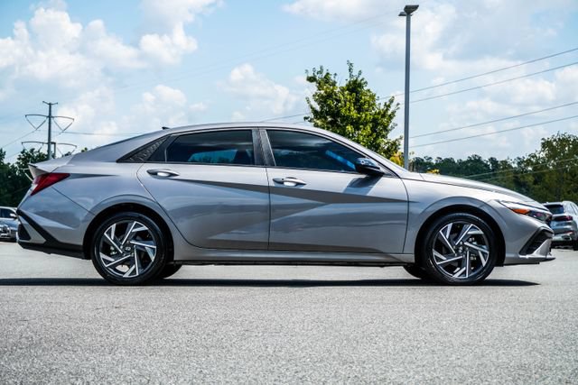 Certified 2025 Hyundai Elantra SEL FWD image 6