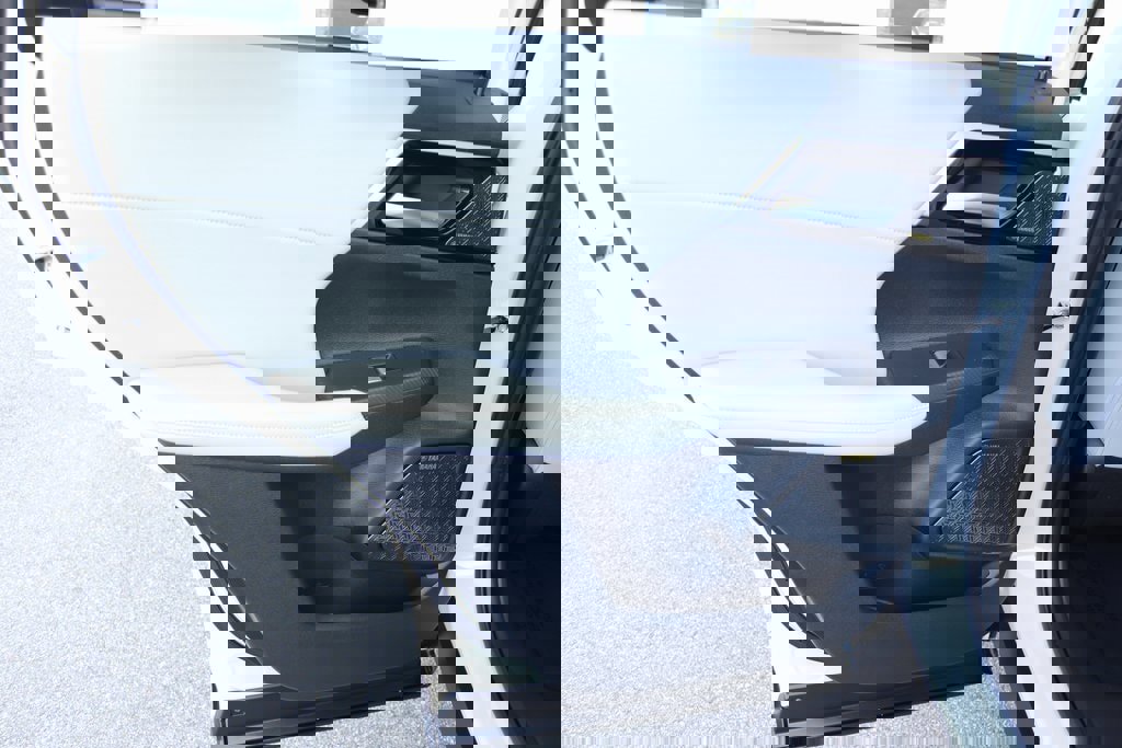 Used 2025 Mitsubishi Outlander SE image 22