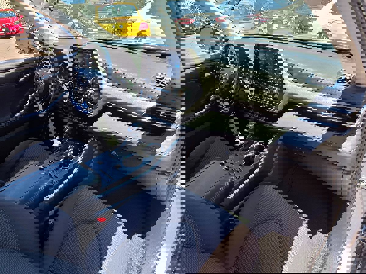 Used 2021 Toyota Highlander LE image 16