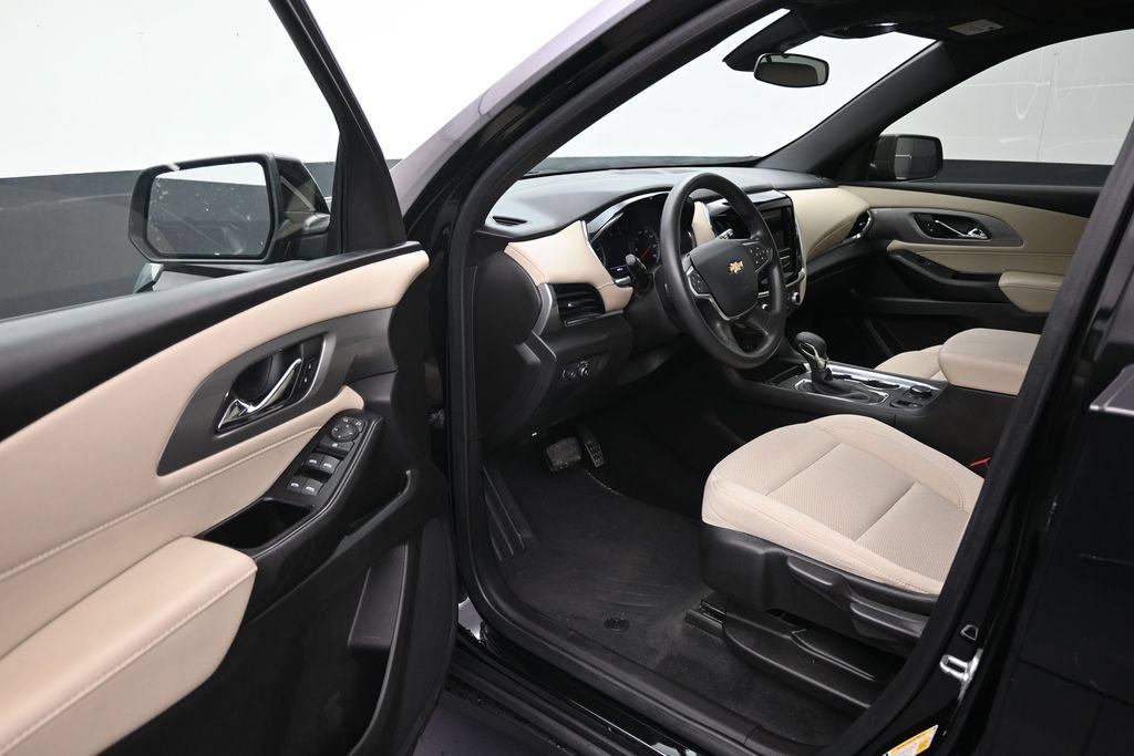 Used 2022 Chevrolet Traverse LS FWD image 10