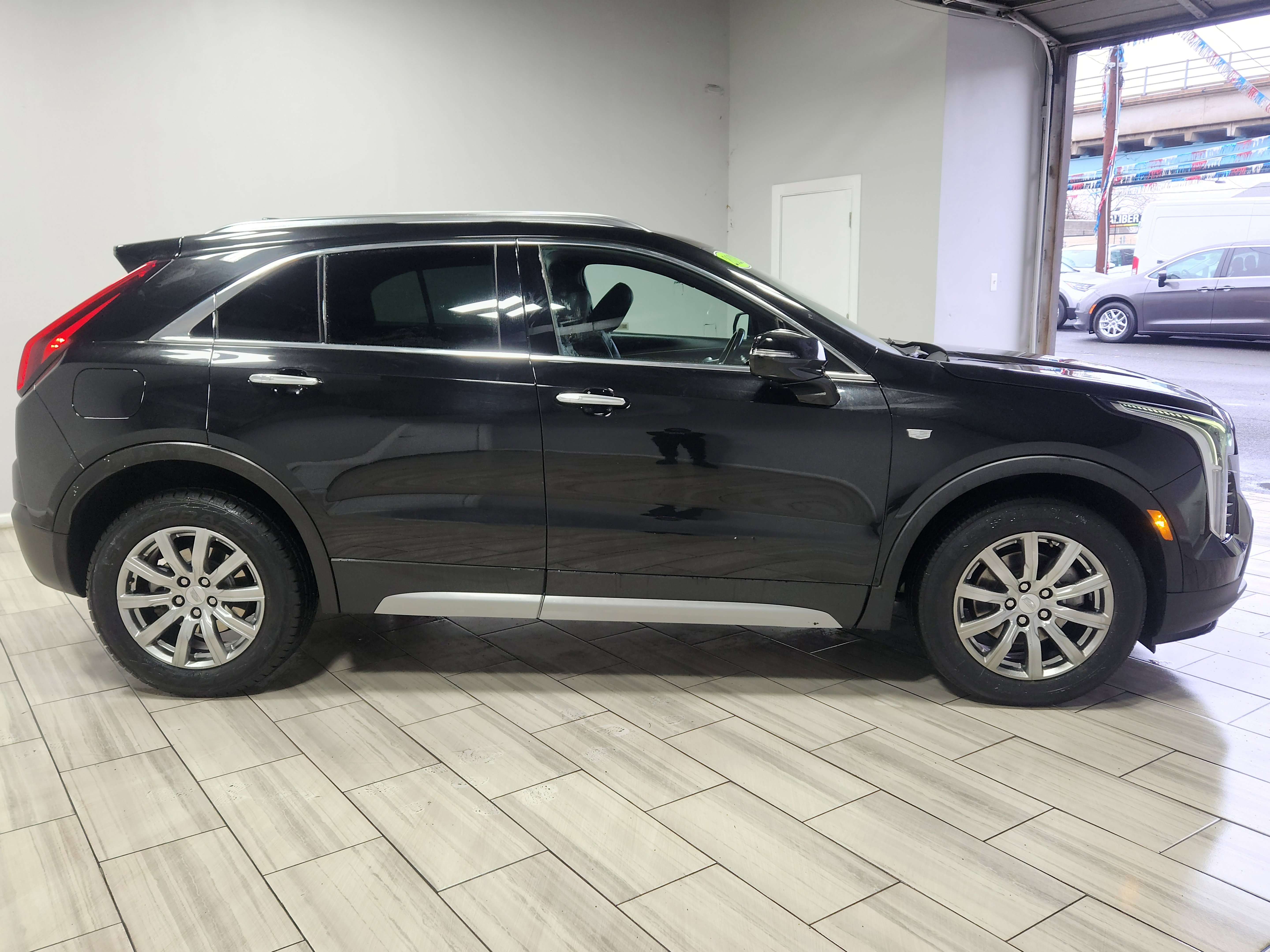 Used 2023 Cadillac XT4 Premium Luxury AWD/4WD image 6