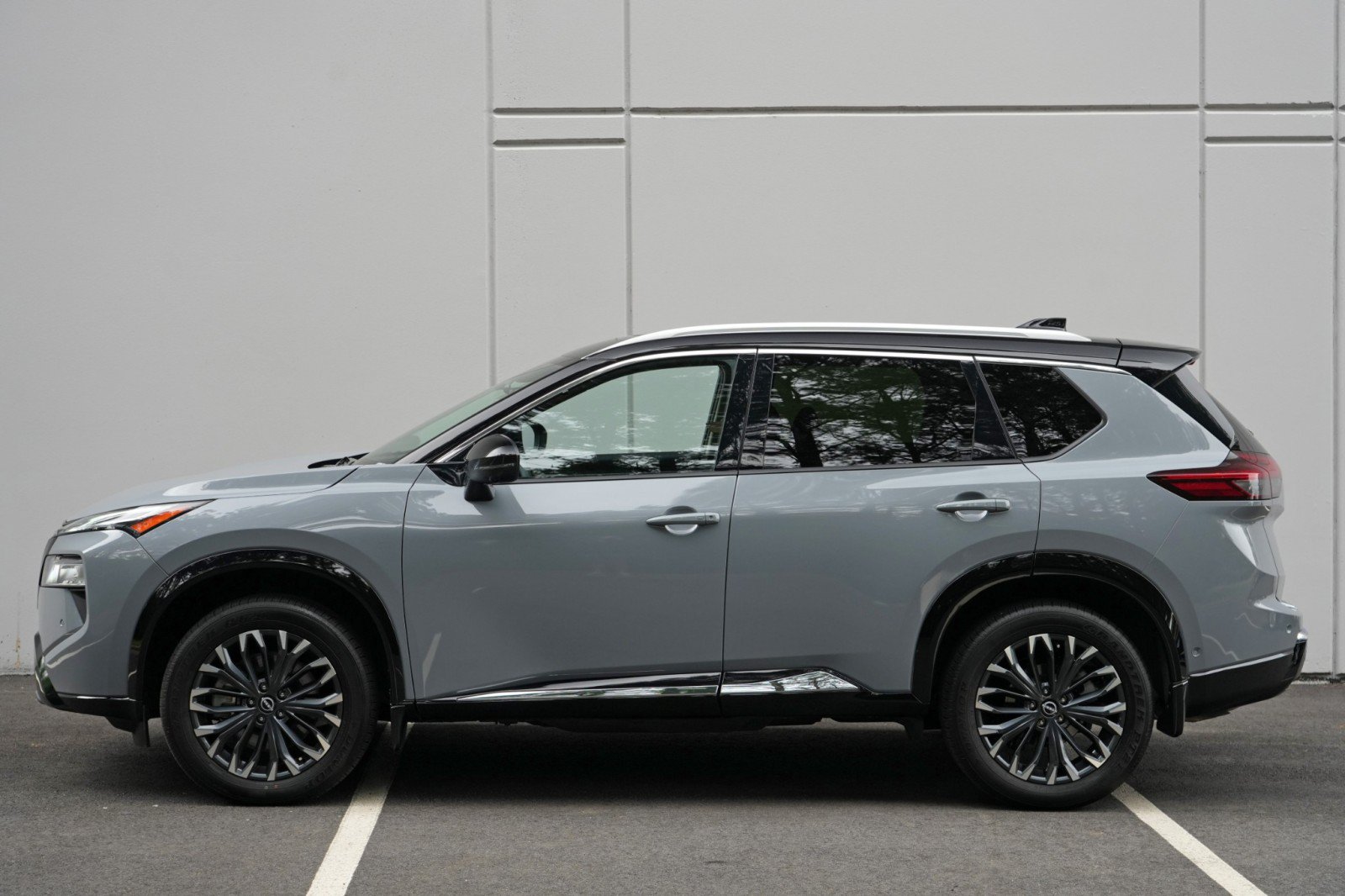 Used 2025 Nissan Rogue Platinum w/ Tech Package AWD/4WD image 46