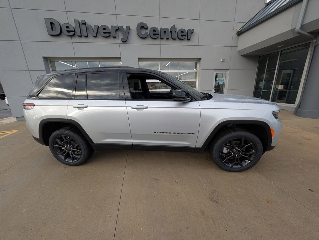 New 2025 Jeep Grand Cherokee Limited image 4