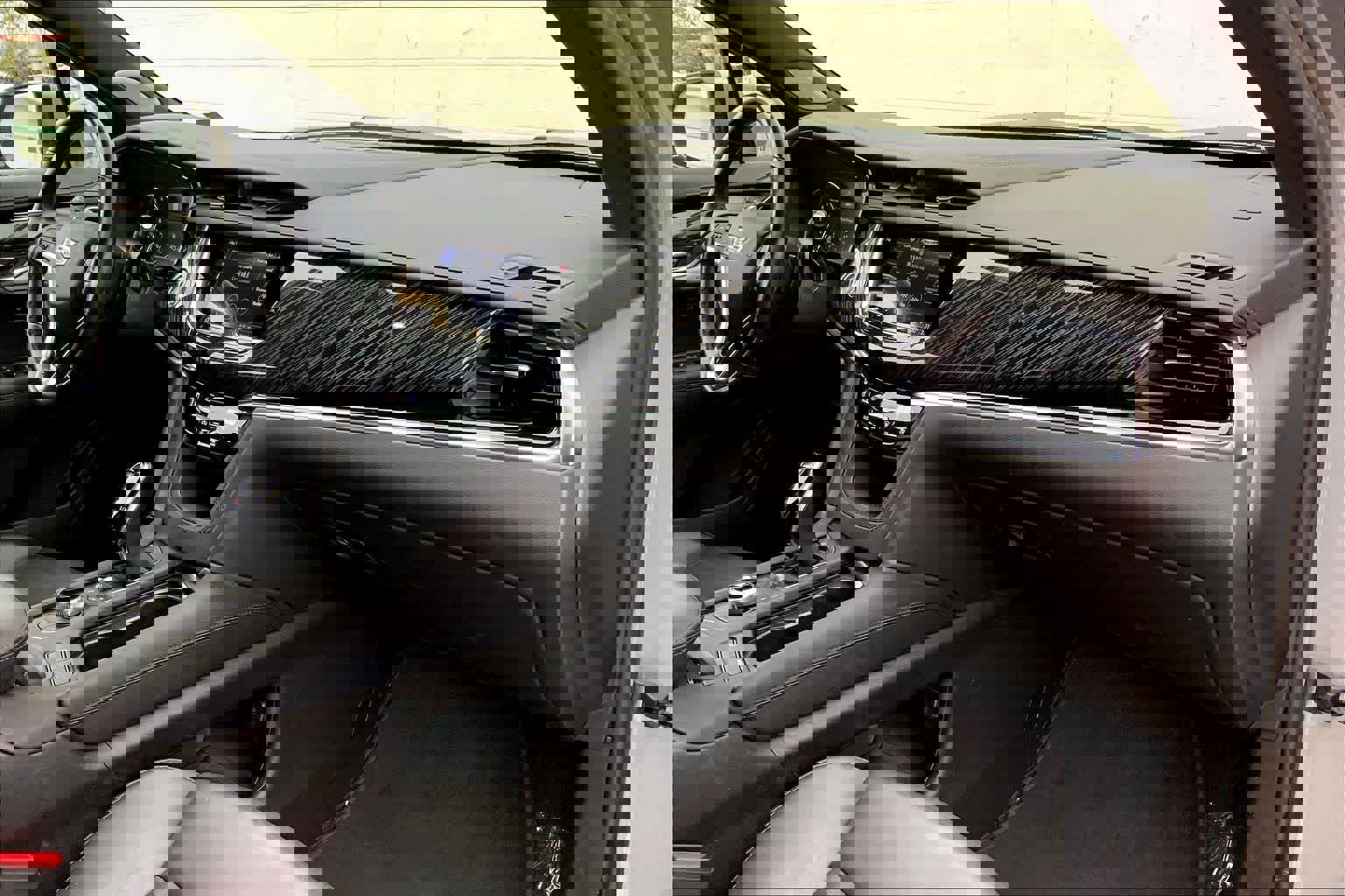 Used 2024 Cadillac XT6 Premium Luxury image 24