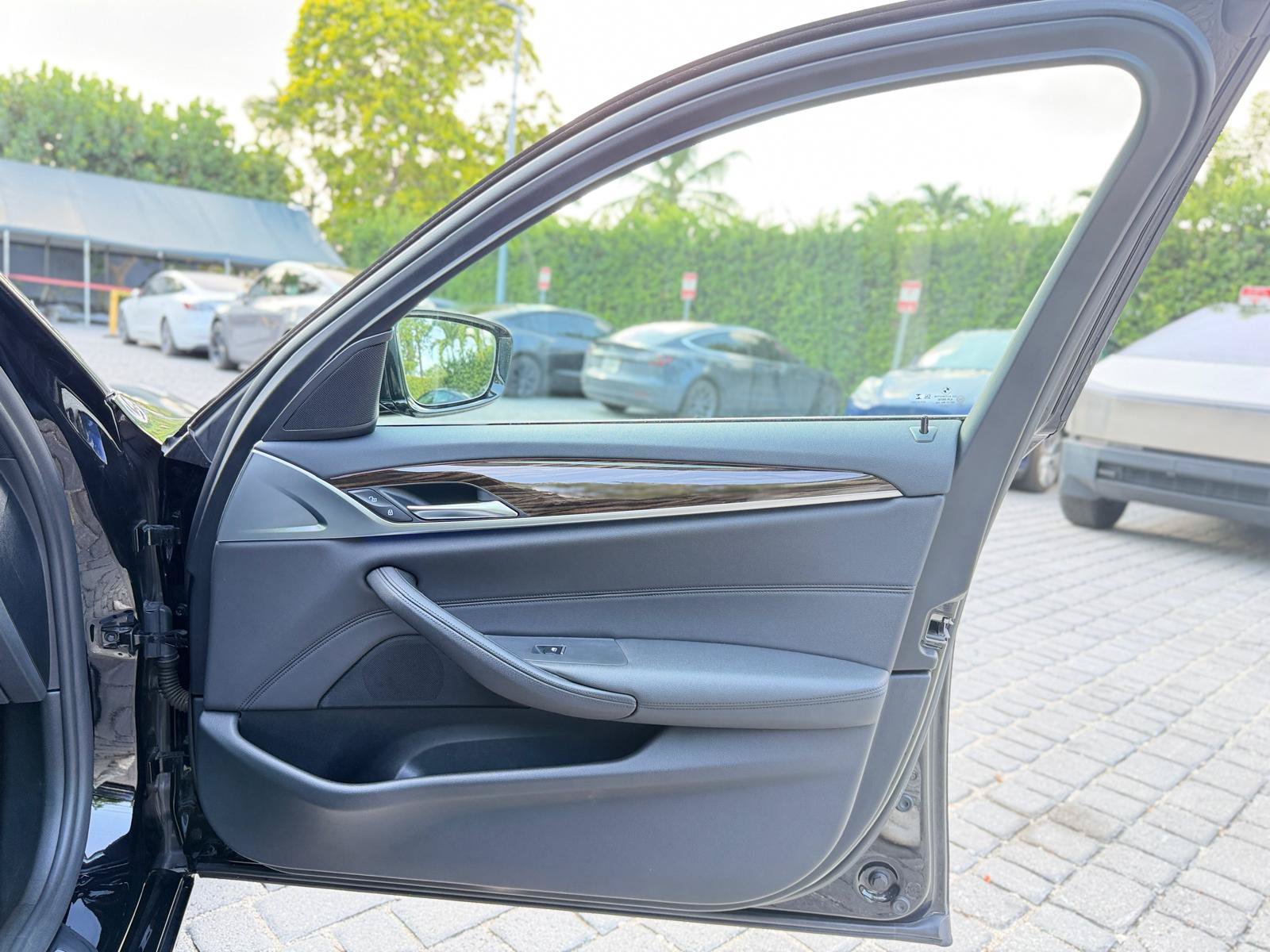 Used 2019 BMW 530e RWD image 44