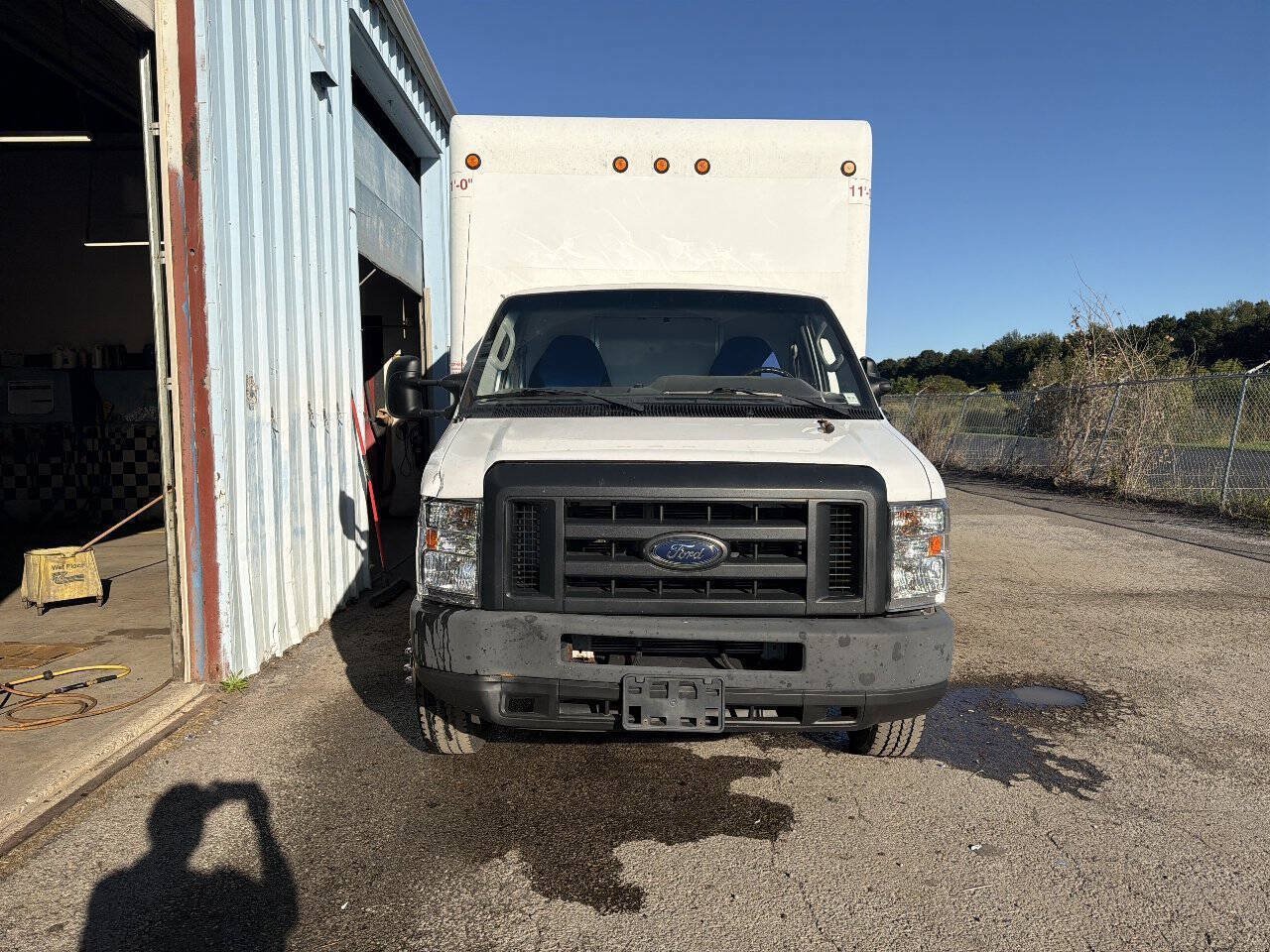 Used 2018 Ford E-350 and Econoline 350 Super Duty RWD image 3