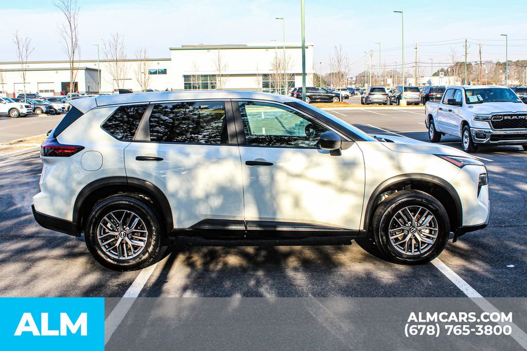 Used 2024 Nissan Rogue S image 9