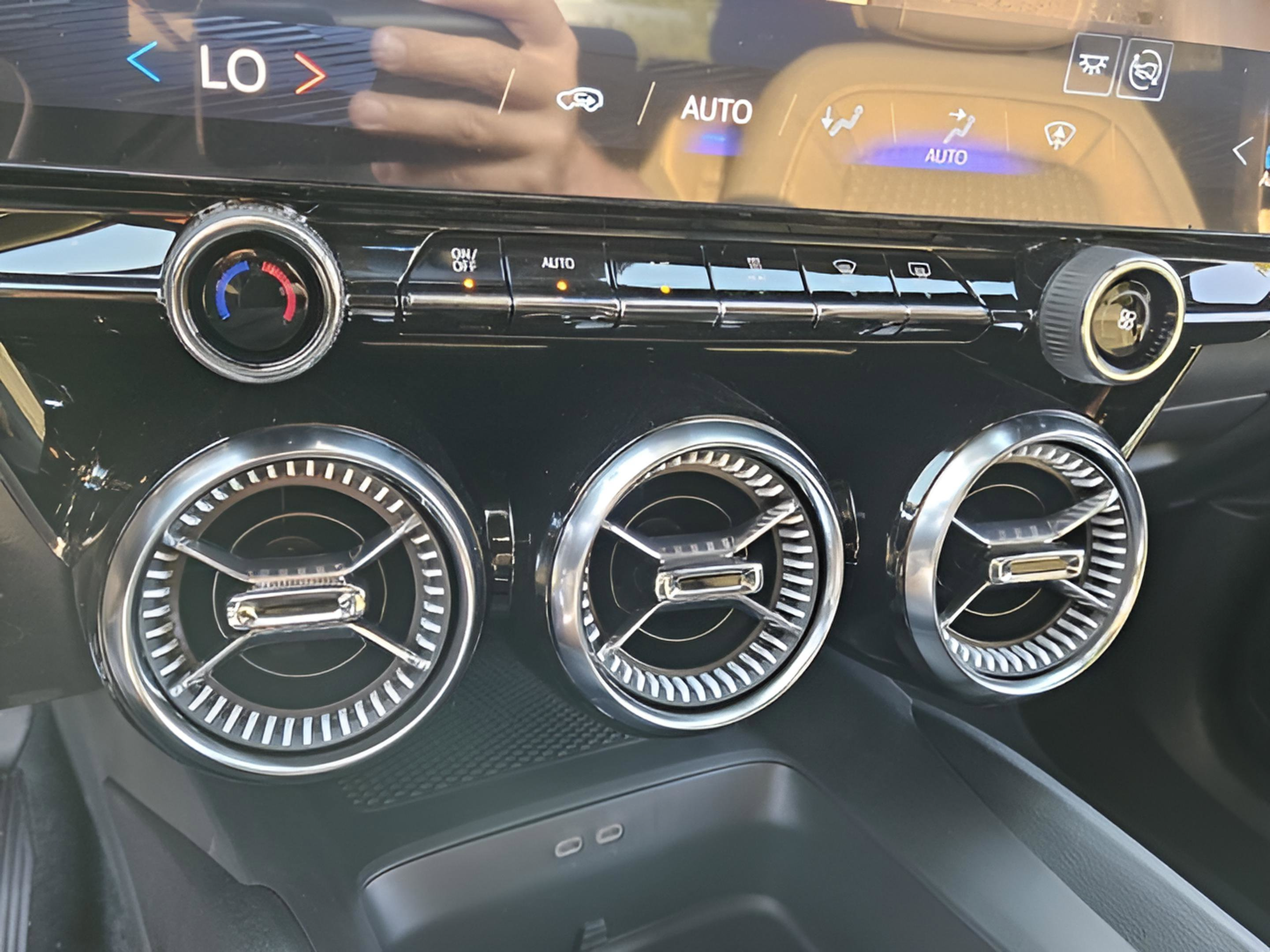 New 2025 Chevrolet Blazer EV LT AWD/4WD image 16