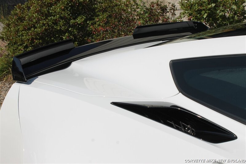 Used 2015 Chevrolet Corvette Z06 w/ 3LZ Preferred Equipment Group RWD image 33