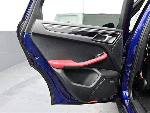 Used 2025 Porsche Macan image 13