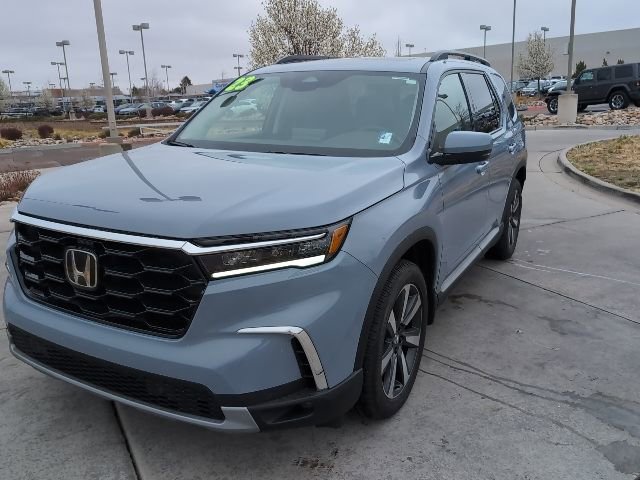 Used 2025 Honda Pilot Touring image 7