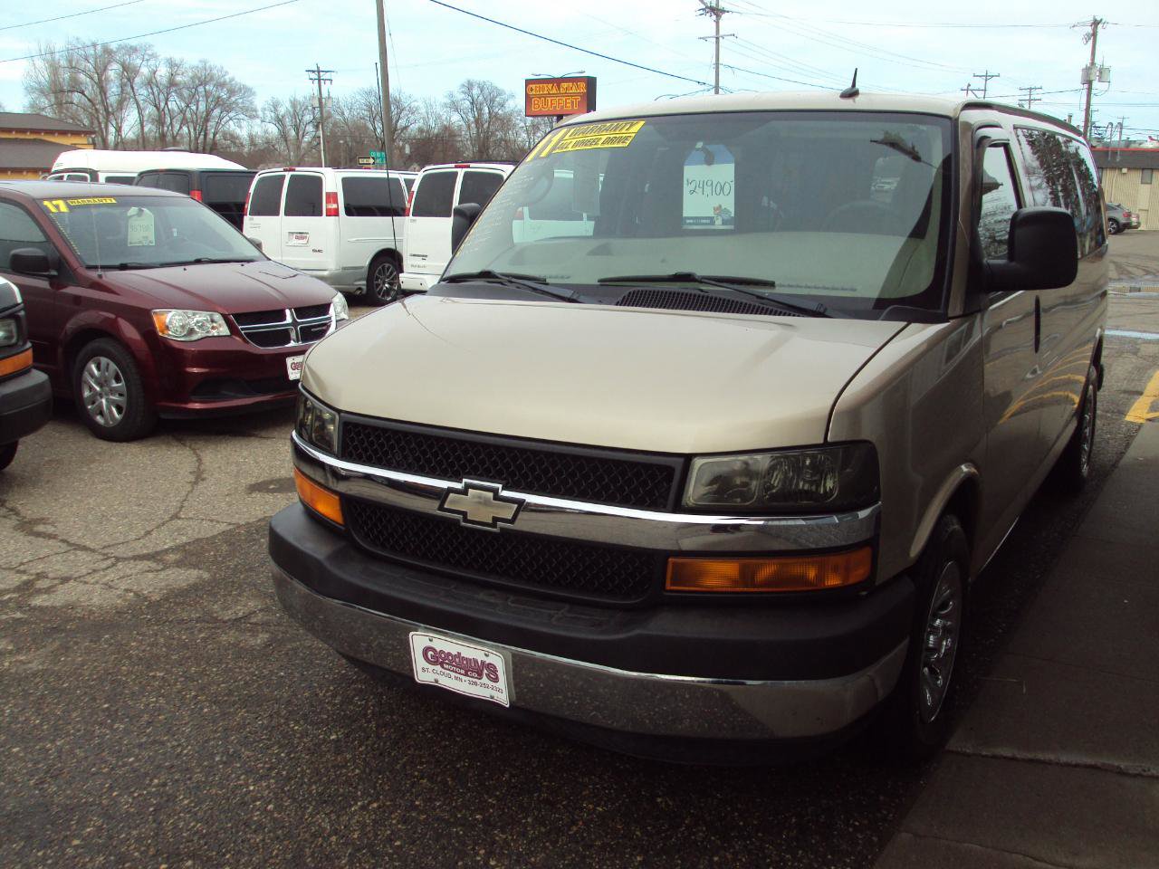 Used 2011 Chevrolet Express 1500 LT w/ LT Preferred Equipment Group image 4