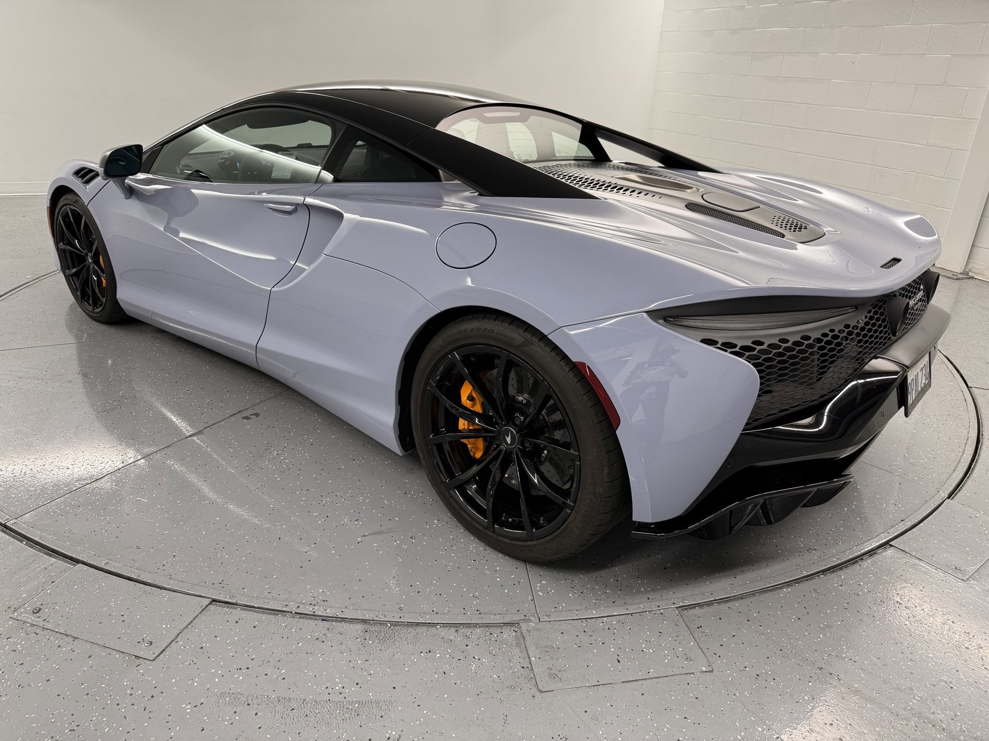 Used 2024 McLaren Artura image 5