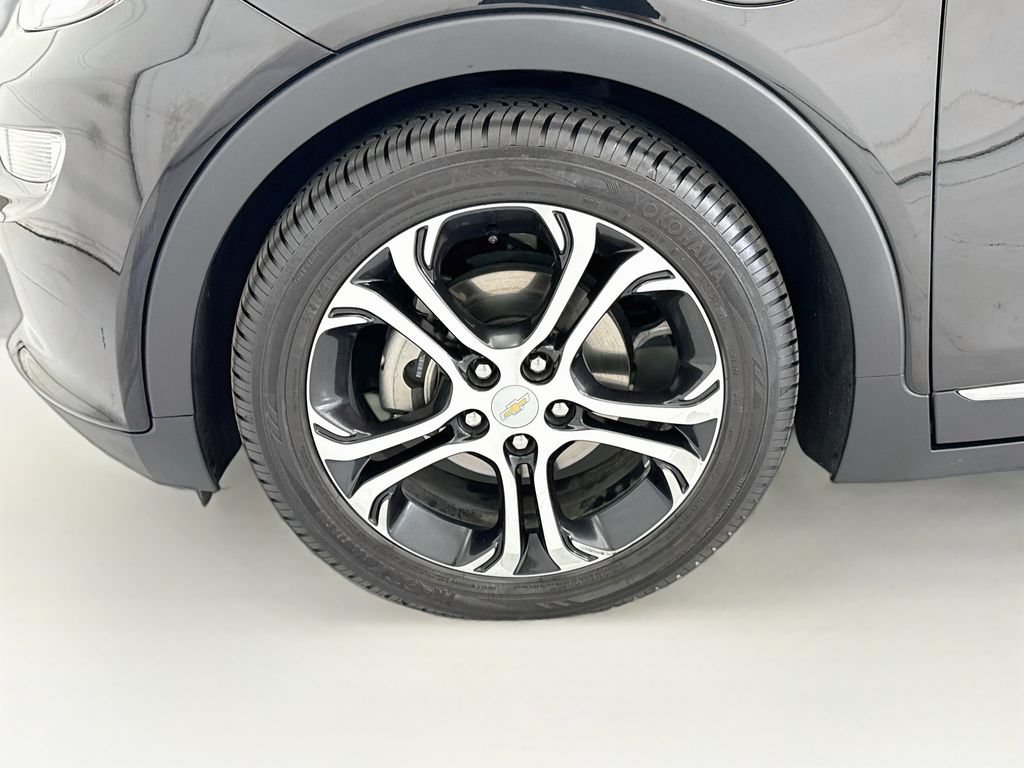 Used 2019 Chevrolet Bolt Premier w/ Infotainment Package FWD image 28
