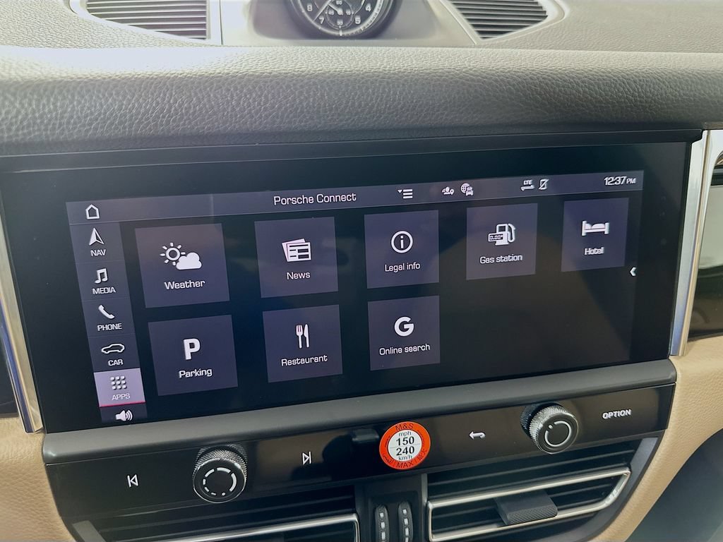 Certified 2026 Porsche Macan AWD/4WD image 15