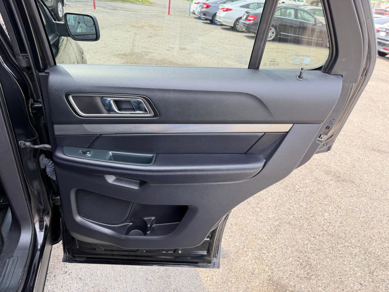 Used 2018 Ford Explorer XLT w/ Equipment Group 202A AWD/4WD image 44