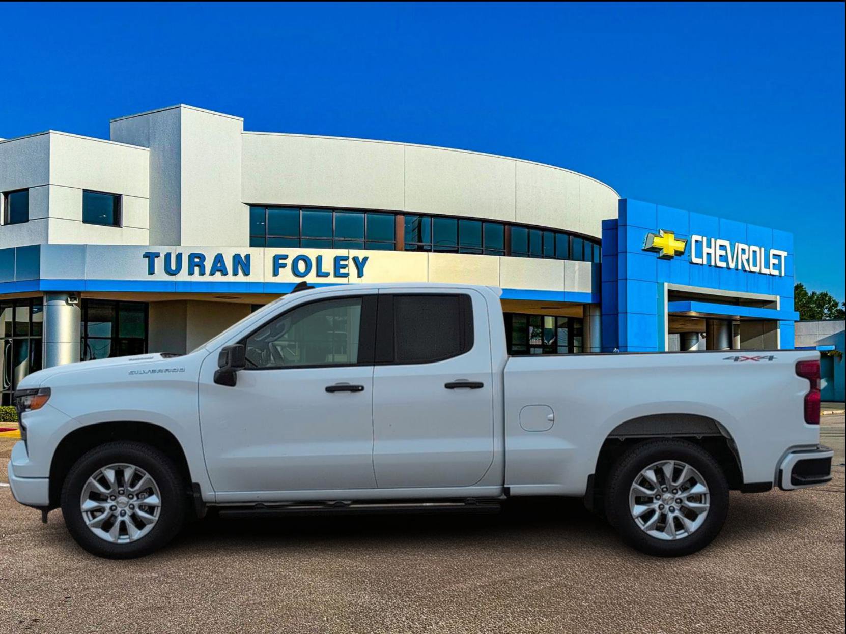 Used 2024 Chevrolet Silverado 1500 Custom image 2