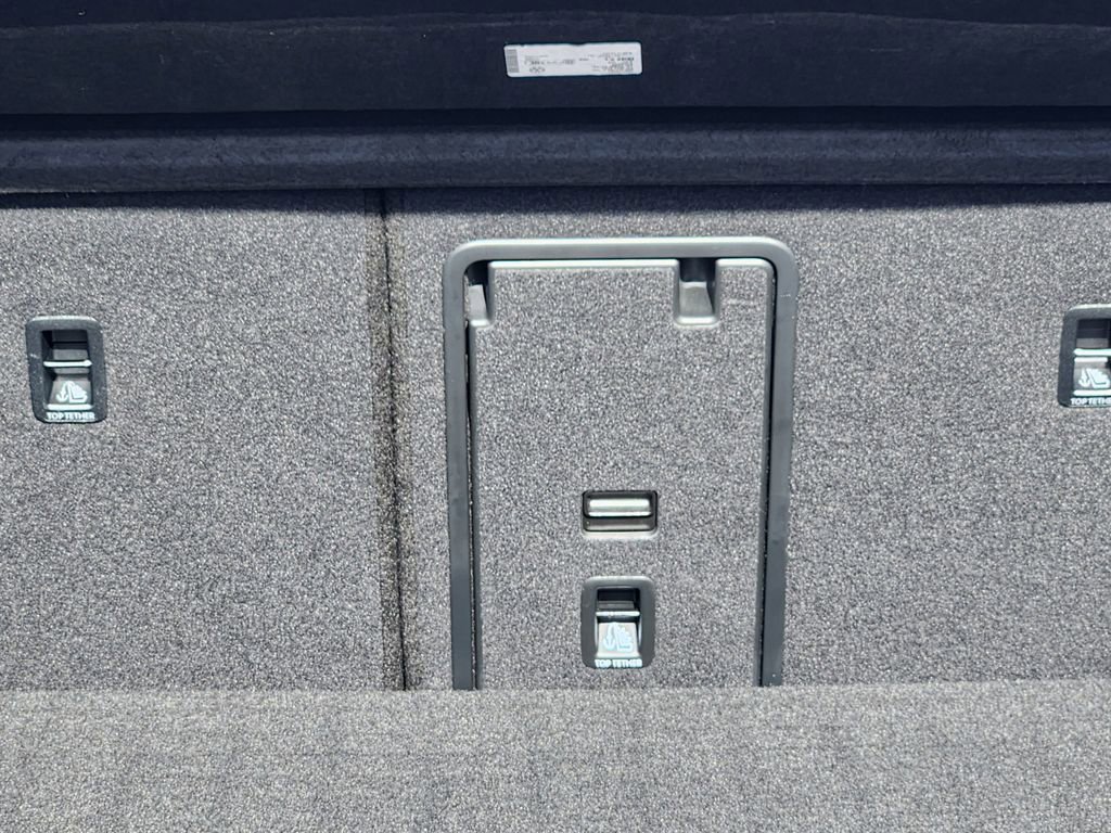 Used 2022 Volkswagen Golf R image 20