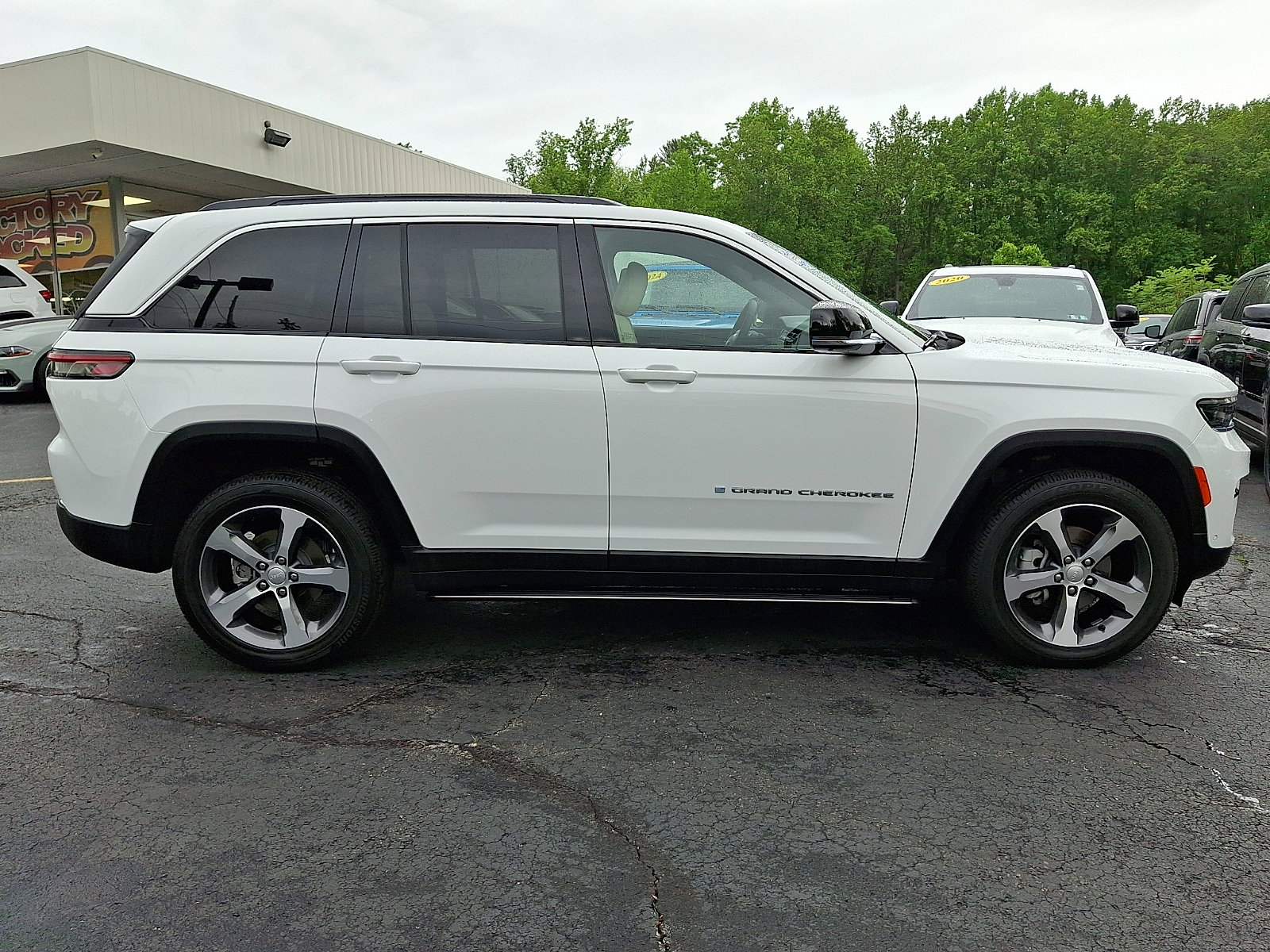 Certified 2025 Jeep Grand Cherokee Limited w/ Luxury Tech Group II AWD/4WD image 7
