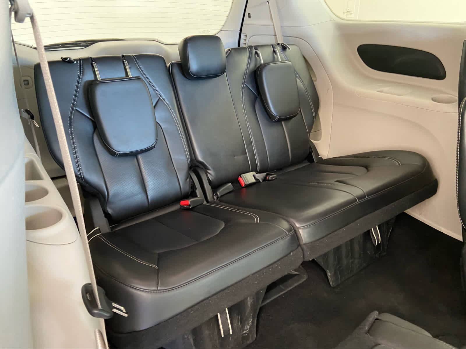 Used 2023 Chrysler Pacifica Touring-L image 15