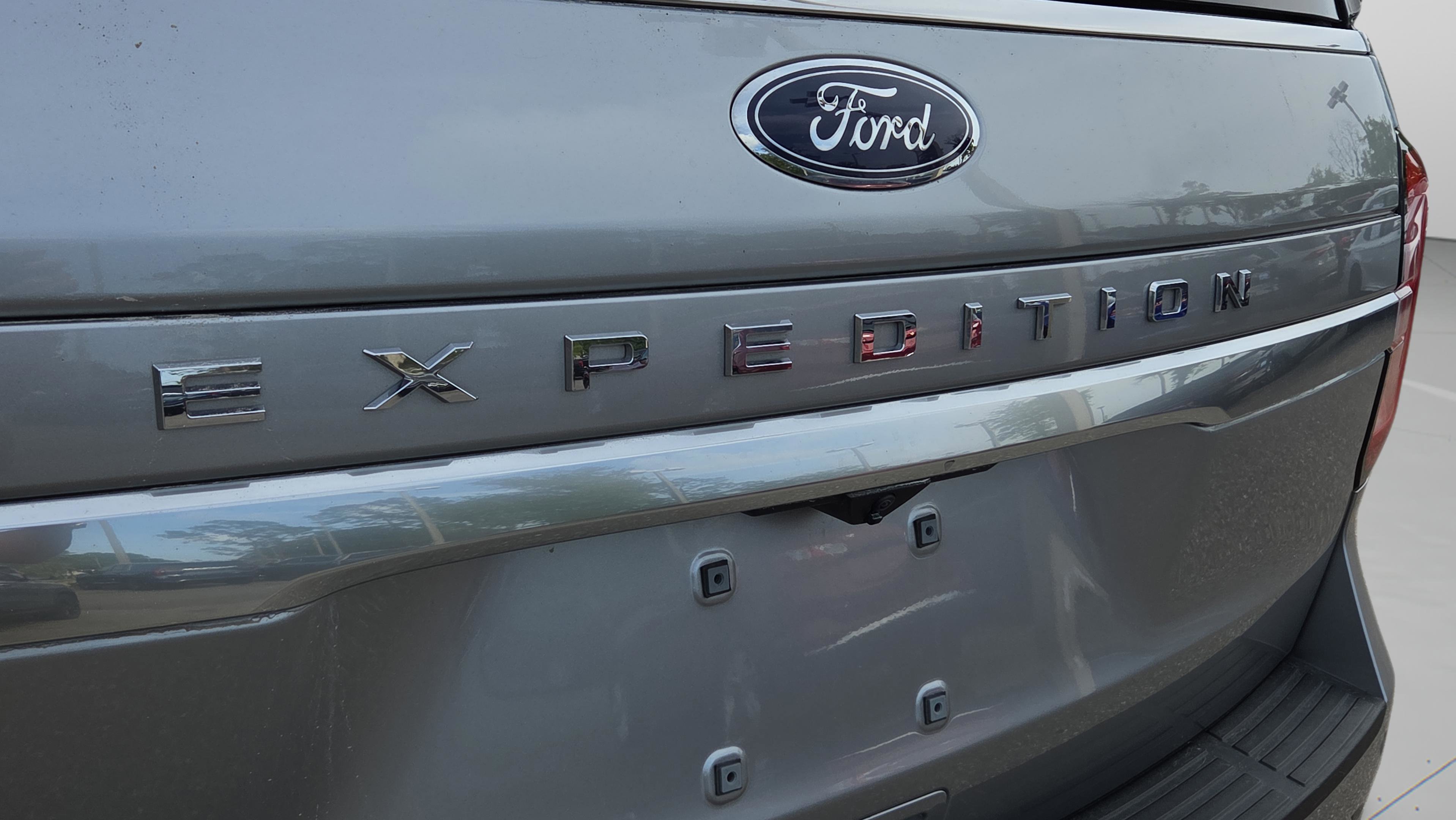 Used 2023 Ford Expedition Platinum RWD image 16