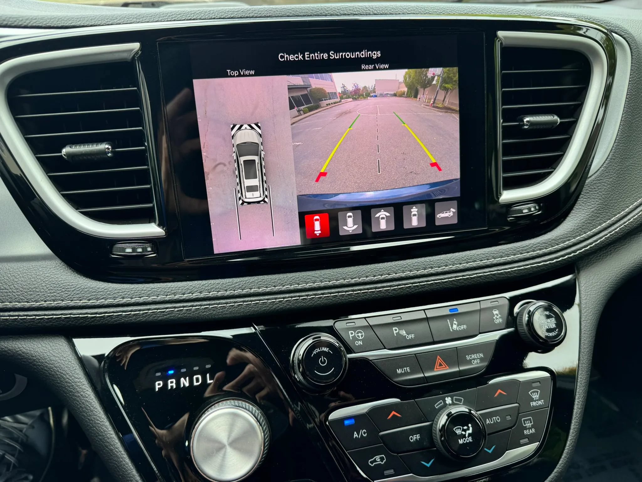 Used 2021 Chrysler Pacifica Touring-L w/ S Appearance Package FWD image 37