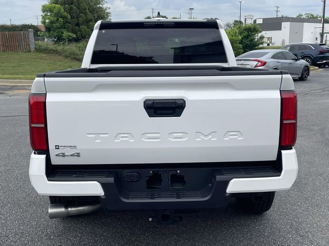 Used 2025 Toyota Tacoma SR5 AWD/4WD image 5