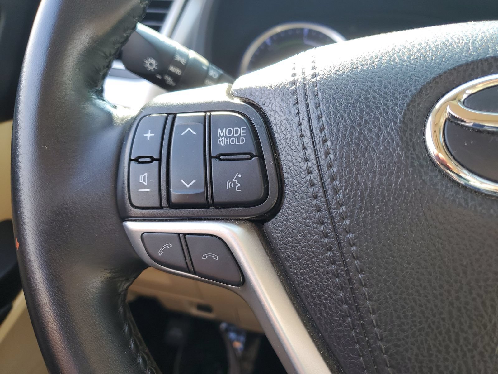 Used 2019 Toyota Highlander XLE AWD/4WD image 22